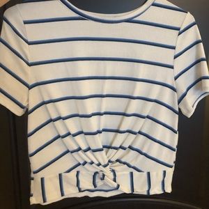 Slight cropped striped top. (Size Small)